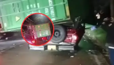 Impactante accidente en la Circunvalar de Bogotá: tractomula se volcó sobre camioneta