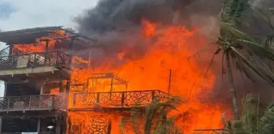 Incendio devasta complejo turístico en Troncal del Caribe: comunidades enfrentan crisis acumulada