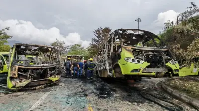 Incendio intencional en Metrolínea de Girón: 15 buses destruidos completamente