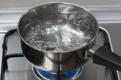 Indonesia conmocionada por muerte de niño de 12 años que acusó a su madrastra de maltrato