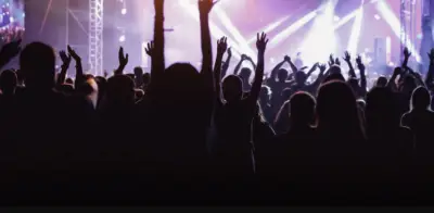 Industrias creativas globales duplican ingresos pero enfrentan precariedad laboral