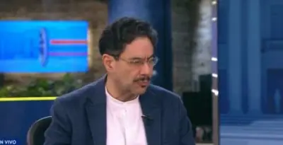 Iván Cepeda analiza posibilidad de Asamblea Constituyente en Colombia