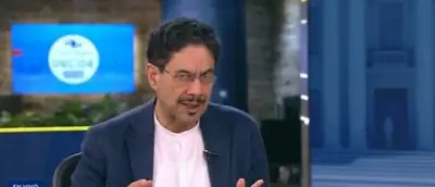 Iván Cepeda califica sistema de salud como 'una desgracia' y propone reforma urgente con plan de choque