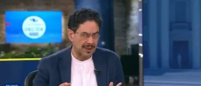 Iván Cepeda defiende política de paz y propone estrategia integral contra violencia en Colombia