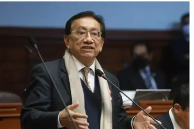 José María Balcázar asume como presidente interino de Perú tras destitución de Jerí