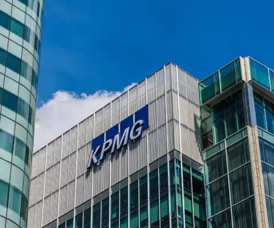 KPMG Australia multa a socio por usar IA para aprobar examen sobre la misma tecnología