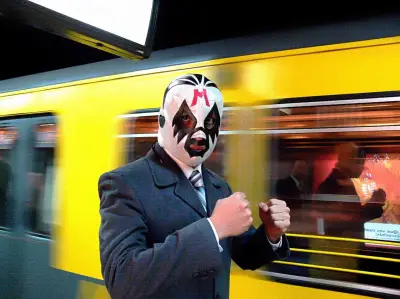 La máscara de lucha libre como herramienta política en el arte santandereano