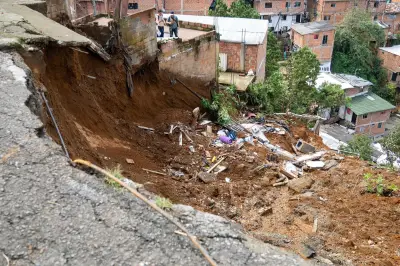 Medellín demuele 12 viviendas en Villatina por riesgo de deslizamiento tras evacuación previa