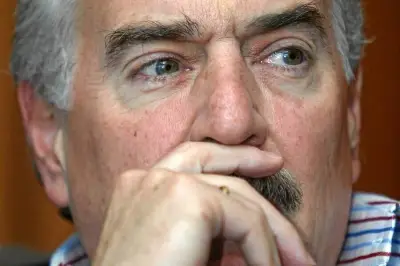 Mujeres colombianas exigen explicaciones claras a Pastrana sobre vínculos con Epstein