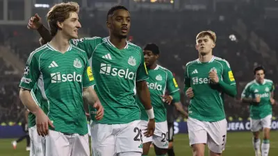 Newcastle arrasa al Qarabag y avanza hacia octavos de la Champions League