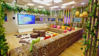 ¿Nueva pareja en La Casa de los Famosos? Eidevin y Mariana protagonizan beso nocturno