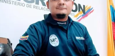 Oficial de Migración salva a viajero chileno de asfixia durante ataque epiléptico en aeropuerto de Cartagena