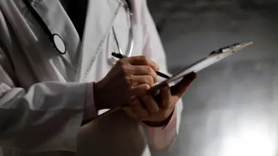 Oportunidades laborales para médicos con salarios desde $4 millones en Colombia