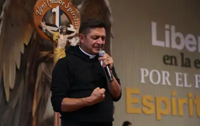 Padre 'Chucho' fue operado de urgencia: recibió los Santos Óleos antes de la cirugía