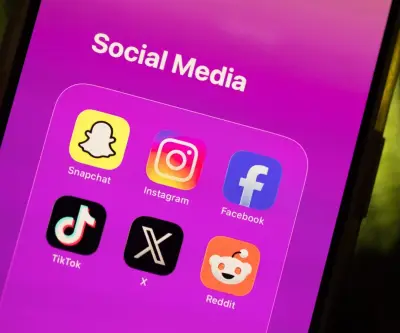 Partido conservador alemán propone prohibir redes sociales a menores de 14 años