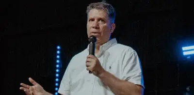 Pastor Miguel Arrazola genera polémica al comparar seguidores del Gobierno con 'vaca aplaudiendo al carnicero'