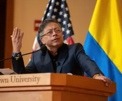 Petro atribuye contracción en vivienda a tasas del Banco de la República