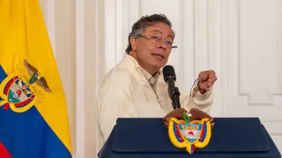 Petro convoca a empresarios para diálogo sobre salario mínimo vital vigente