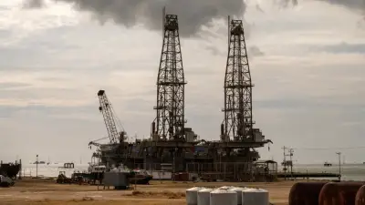 Petroleros venezolanos analizan recuperación de su industria bajo posible gobierno de Donald Trump