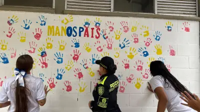 Policía Nacional sensibiliza a más de 450 estudiantes en Jamundí contra el reclutamiento infantil