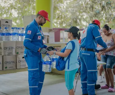 Postobón entrega más de 82 mil litros de agua a damnificados por emergencia invernal en Colombia