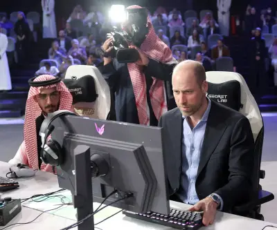 Príncipe William combina diplomacia con videojuegos en visita oficial a Arabia Saudita