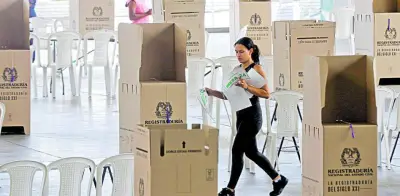 Registrador y empresarios rechazan críticas de Petro sobre actas electorales E14