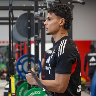 Richard Ríos regresa a entrenamientos con Benfica tras superar lesión en el hombro