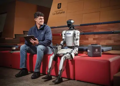ROBI, el robot humanoide que camina como estudiante en la Universidad de La Sabana