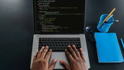 Sector tecnológico impulsa empleo en Colombia con más de 2.000 vacantes activas