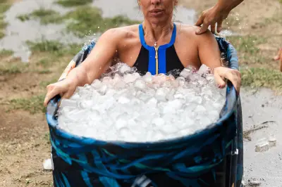 Sumergirse en agua con hielo: riesgos y beneficios de una tendencia viral