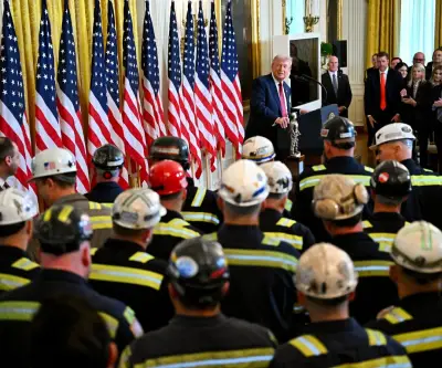 Trump ordena al Pentágono comprar energía de carbón para impulsar la industria minera