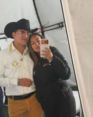 Un mes después del accidente aéreo de Yeison Jiménez, su hermana rinde homenaje en el lugar del siniestro