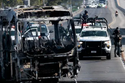 Violencia se desata en México tras muerte de Nemesio 'El Mencho' Oseguera, líder del CJNG