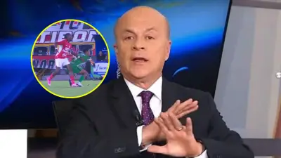 Vélez critica arbitraje en Santa Fe vs Nacional: 'En torneos decentes no se pita'