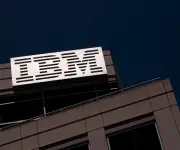 Acciones de IBM se desploman tras anuncio de IA que moderniza Cobol