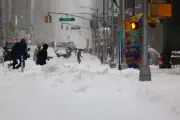 Alerta histórica por tormenta invernal en EE.UU.: nevadas récord y amenaza de tornados
