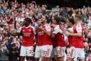 Arsenal golea al Tottenham y mantiene ventaja de 5 puntos sobre el Manchester City