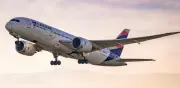 Avión de Latam aborta despegue en Bogotá tras cruce de helicóptero militar en pista