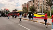 Bloqueo en la Calle 26 por plan tortuga de recicladores hacia el Aeropuerto El Dorado