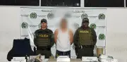 Capturan a alias 'El Flaco' con arsenal y drogas ocultas en techo de cocina en Cali