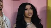 Cardi B planea viajar a Colombia para reducir sus implantes glúteos tras accidente