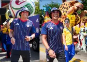 Carlos Bacca sorprende en la Batalla de Flores luciendo la posible nueva camiseta de Junior