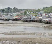 Chiloé enfrenta crisis turística por recorte de vuelos: alertan pérdida de competitividad