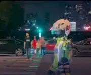 China despliega robots policías humanoides en Shanghái para regular el tráfico urbano