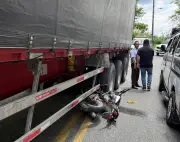 Choque entre moto y tractocamión deja conductor gravemente herido en vía Bucaramanga-Rionegro