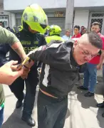 Comunidad de Engativá detiene a ladrón de vehículo, pero Policía advierte sobre justicia por mano propia