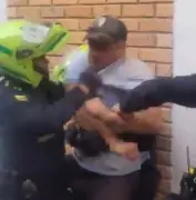 Conflicto en Suba: Policía usa taser y ciudadano termina con fractura tras forcejeo