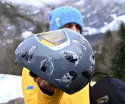 Deportista ucraniano descalificado de Olímpicos por casco conmemorativo de víctimas de guerra