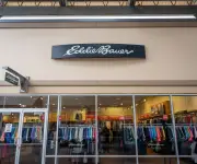 Eddie Bauer se declara en quiebra en EE.UU. y planea vender sus tiendas físicas